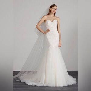 PRONOVIAS style MILER (sample gown, never altered) mermaid gown with train 12